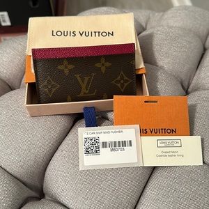 NWT Louis Vuitton card case-monogram and fuschia